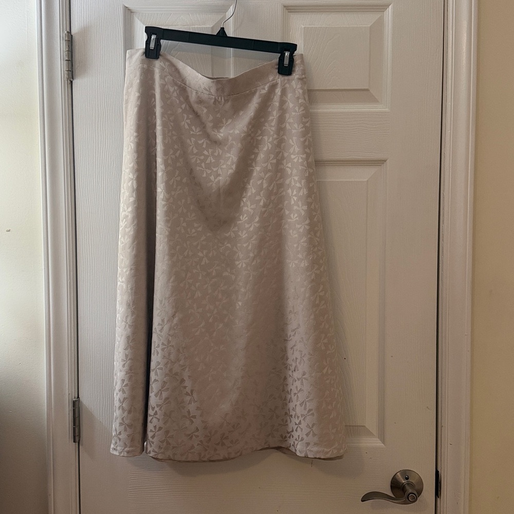 Ann Taylor silky bow print skirt sz 18